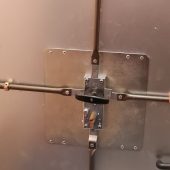 Cerrojo de alta seguridad con sistema de barras en puerta blindada como parte de soluciones y seguridad en cerrajería