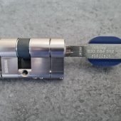 Cilindro de seguridad con llave especial como parte de soluciones y seguridad en cerrajería
